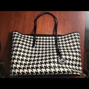 Michael Kors Houndstooth Jet Set Tote